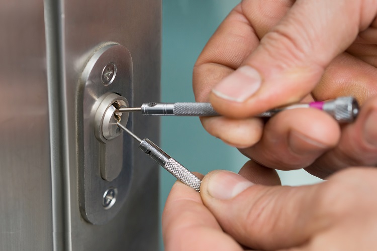 calling a locksmith Philadelphia